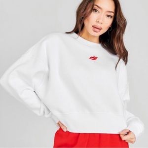 Nike Sportswear Oversized Embroidered Lips Cropped Crewneck Sweatshirt Size XS